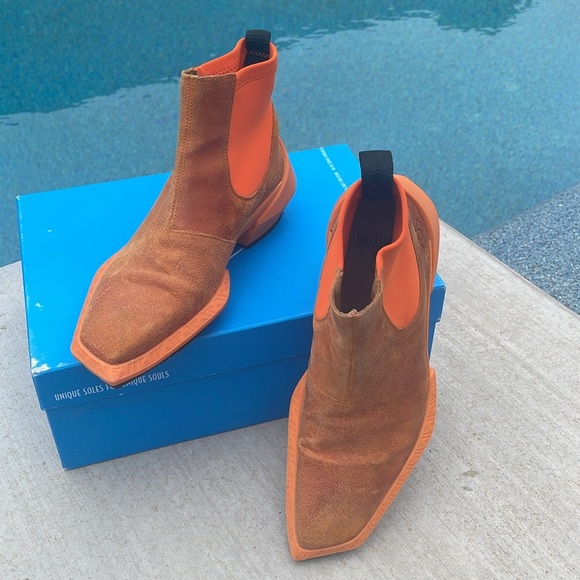 HOST PICK 💥John Fluevog Orange 🍊 Chelsea Leather Sneaker Ankle Boot Size 10 - Picture 2 of 15